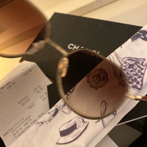 Chanel sun glasses worn a couple times - Picture 4 of 9